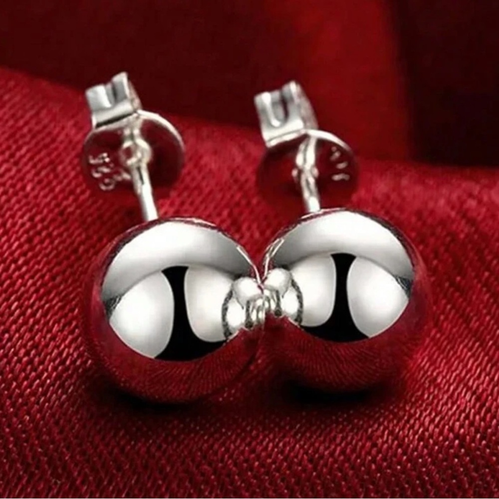 Elegant 925 Silver Stud Earrings - Picture 6 of 7
